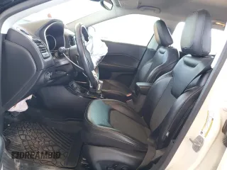 2018 Jeep Compass Latitude z VIN 3C4NJDBB9JT433152, wystawiony jako Copart lot #58214435 z przebiegiem 59 669 mil mil oraz Szkoda całkowita • Salvage title. Historia ofert i sprzedaży dostępna na DreamBid. Obrazek 7.