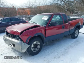 2002 GMC Sonoma SL Fleet with VIN 1GTCS19W228217168, listed as a IAAI auction lot 41615959 with 138,864 mi miles. Bid and sale history available at carsss.com. Image 2.