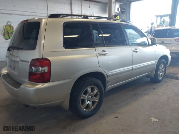 2006 Toyota Highlander w/3rd Row with VIN JTEEP21A760172521, listed as a IAAI auction lot 41951370 with 313,681 mi miles. Bid and sale history available at carsss.com. Image 4.