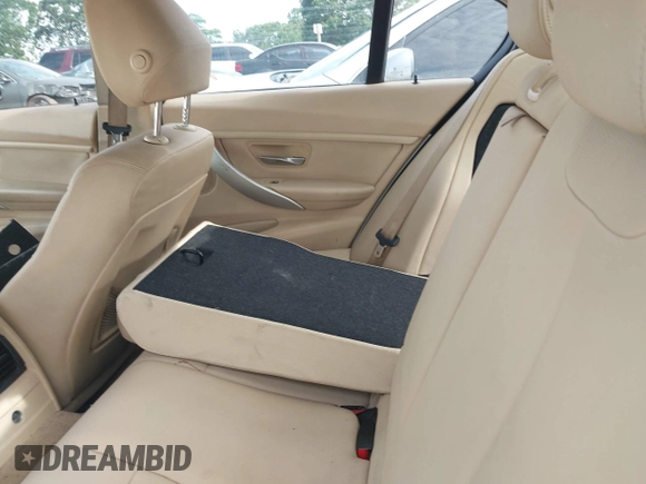 2013 BMW 3 Series 328i с VIN WBA3A5G52DNP23542, выставлен на аукционе IAAI как лот 42599708 с пробегом 169 081 миль миль и . История ставок и продаж доступна на DreamBid. Изображение 8.