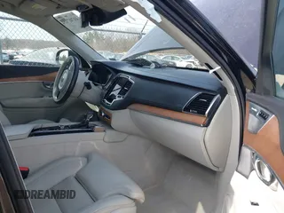 2016 Volvo XC90 T6 Inscription with VIN YV4A22PL5G1023298, listed as a IAAI auction lot 41707152 with 98,365 mi miles. Bid and sale history available at carsss.com. Image 5.