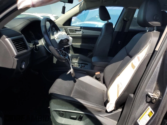 2018 Volkswagen Atlas SE with VIN 1V2KR2CA0JC576975, listed as a Copart auction lot 53897475 with 102,651 mi miles and Salvage title. Bid and sale history available at DreamBid. Image 7.