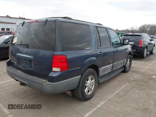 2004 Ford Expedition Special Service with VIN 1FMPU15L24LA43038, listed as a IAAI auction lot 41738454 with 238,489 mi miles. Bid and sale history available at carsss.com. Image 4.
