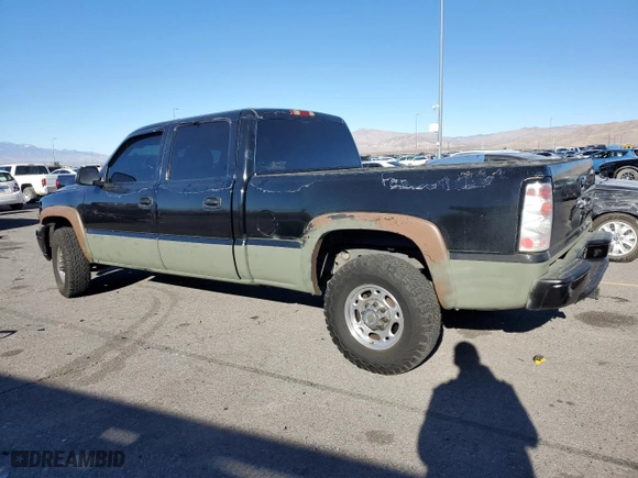 2001 Chevrolet Silverado 1500HD LS with VIN 1GCGC13U11F200328, listed as a Copart auction lot 79548524 with 225,971 mi miles and Salvage Title. Bid and sale history available at carsss.com. Image 2.
