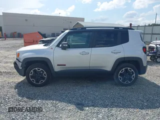 2017 Jeep Renegade Trailhawk с VIN ZACCJBCB7HPG07800, выставлен на аукционе IAAI как лот 42476538 с пробегом 125 412 миль миль и . История ставок и продаж доступна на DreamBid. Изображение 14.