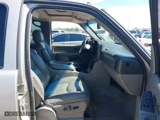 2005 GMC Yukon SLT with VIN 1GKEC13T15R144480, listed as a IAAI auction lot 41632540 with 184,038 mi miles. Bid and sale history available at carsss.com. Image 5.