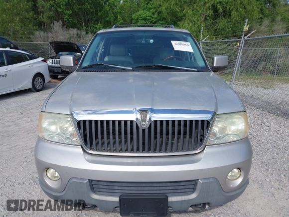 2004 Lincoln Navigator Luxury with VIN 5LMFU27R54LJ42646, listed as a IAAI auction lot 42088960 with 193,746 mi miles. Bid and sale history available at carsss.com. Image 6.