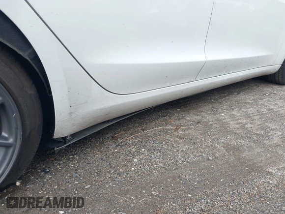 2019 Tesla Model 3 Mid Range z VIN 5YJ3E1EA7KF299755, wystawiony jako IAAI lot #42354352 z przebiegiem Nie podano mil oraz . Historia ofert i sprzedaży dostępna na DreamBid. Obrazek 12.