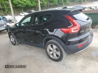 2022 Volvo XC40 Momentum z VIN YV4AC2HKXN2760409, wystawiony jako Copart lot #56512675 z przebiegiem 83 069 mil mil oraz Tytuł czysty. Historia ofert i sprzedaży dostępna na DreamBid. Obrazek 2.