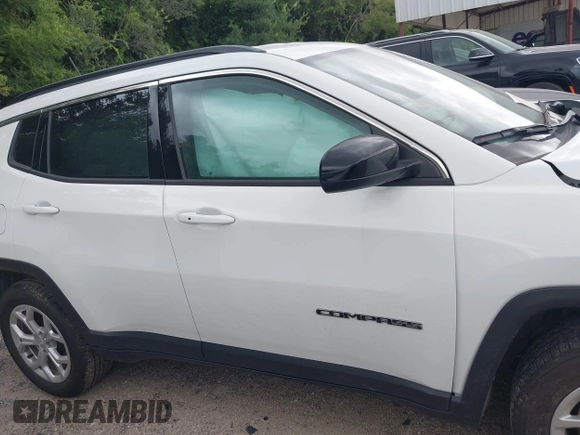 2024 Jeep Compass Latitude with VIN 3C4NJDBN9RT100598, listed as a IAAI auction lot 42541564 with 25,447 mi miles and . Bid and sale history available at DreamBid. Image 12.