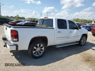 2007 GMC Sierra Denali z VIN 2GTEK638871658295, wystawiony jako Copart lot #70327344 z przebiegiem 179 080 mil mil oraz Szkody całkowita. Historia ofert i sprzedaży dostępna na DreamBid. Obrazek 3.