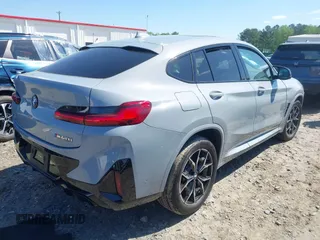 2023 BMW X4 M40i z VIN 5UX43DT06P9T36381, wystawiony jako IAAI lot #41999429 z przebiegiem 21 444 mil mil oraz . Historia ofert i sprzedaży dostępna na DreamBid. Obrazek 4.