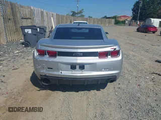2011 Chevrolet Camaro 2LT z VIN 2G1FG1ED0B9203589, wystawiony jako IAAI lot #42200667 z przebiegiem 161 238 mil mil oraz . Historia ofert i sprzedaży dostępna na DreamBid. Obrazek 16.