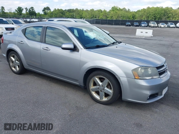 2013 Dodge Avenger SXT z VIN 1C3CDZCG7DN742374, wystawiony jako IAAI lot #42349766 z przebiegiem 110 867 mil mil oraz . Historia ofert i sprzedaży dostępna na DreamBid. Obrazek 1.