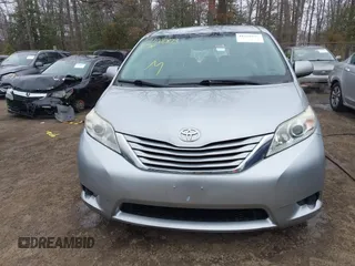 2017 Toyota Sienna LE Auto Access Seat with VIN 5TDKZ3DC4HS898051, listed as a IAAI auction lot 41530873 with 117,576 mi miles. Bid and sale history available at carsss.com. Image 12.