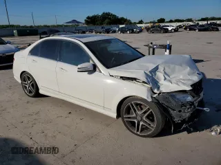 2010 Mercedes-Benz C 300 Sport z VIN WDDGF8BB2AF485305, wystawiony jako Copart lot #56286795 z przebiegiem 198 553 mil mil oraz Czysty tytuł • Clean title. Historia ofert i sprzedaży dostępna na DreamBid. Obrazek 4.