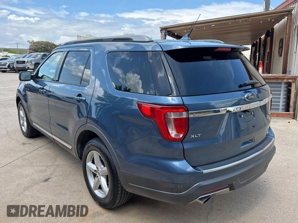 2018 Ford Explorer XLT z VIN 1FM5K7DH0JGC23068, wystawiony jako Copart lot #63926375 z przebiegiem 112 233 mil mil oraz Czysty tytuł • Clean title. Historia ofert i sprzedaży dostępna na DreamBid. Obrazek 3.