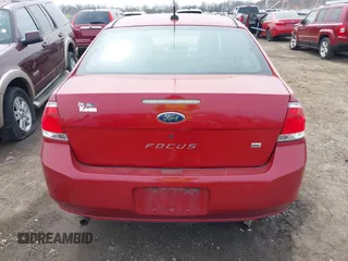 2009 Ford Focus SE z VIN 1FAHP35N69W197700, wystawiony jako IAAI lot #41834668 z przebiegiem 176 623 mil mil oraz . Historia ofert i sprzedaży dostępna na DreamBid. Obrazek 17.