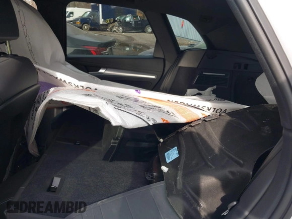 2025 Audi Q5 S line Premium z VIN WA1GAAFY2S2013915, wystawiony jako IAAI lot #41486503 z przebiegiem 649 mil mil oraz . Historia ofert i sprzedaży dostępna na DreamBid. Obrazek 8.
