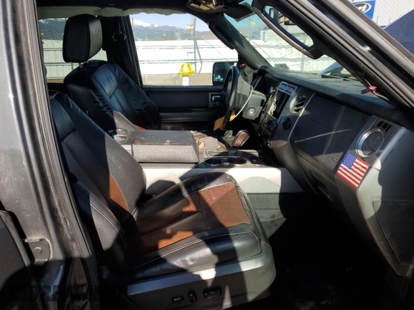 2007 Ford Expedition Limited с VIN 1FMFU19527LA14859, выставлен на аукционе Copart как лот 56657625 с пробегом 186 736 миль миль и Списание • Salvage title. История ставок и продаж доступна на DreamBid. Изображение 7.