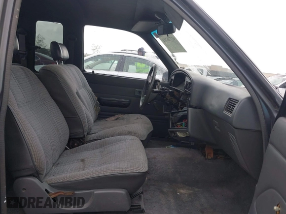 1990 Toyota Pickup z VIN JT4VN93D7L5014236, wystawiony jako IAAI lot #41776761 z przebiegiem Nie podano mil oraz . Historia ofert i sprzedaży dostępna na DreamBid. Obrazek 5.