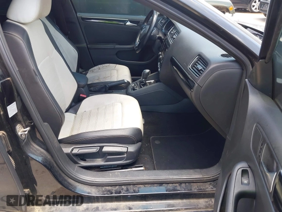 2015 Volkswagen Jetta SE with VIN 3VWD17AJ1FM407228, listed as a IAAI auction lot 42250711 with 189,275 mi miles and . Bid and sale history available at DreamBid. Image 5.