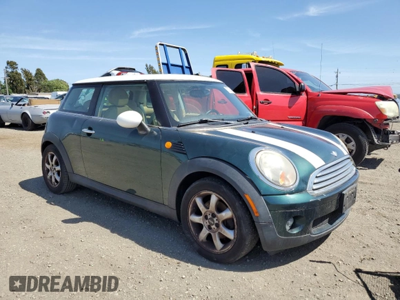 2008 MINI Hardtop z VIN WMWMF33528TT60290, wystawiony jako Copart lot #57363895 z przebiegiem 77 814 mil mil oraz Czysty tytuł • Clean title. Historia ofert i sprzedaży dostępna na DreamBid. Obrazek 4.