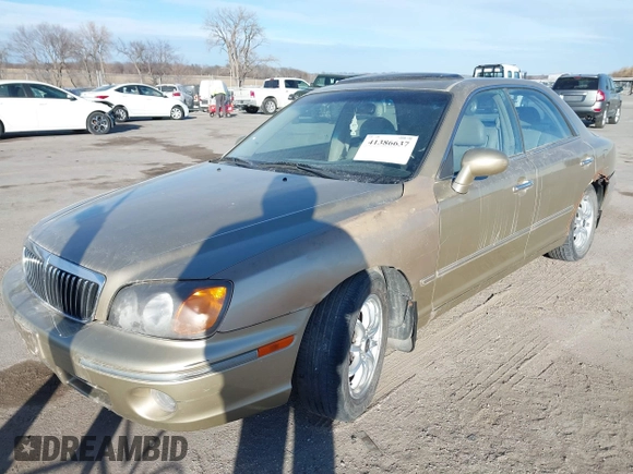 2002 Hyundai XG350 L with VIN KMHFU45E72A204717, listed as a IAAI auction lot 41386637 with 182,310 mi miles. Bid and sale history available at carsss.com. Image 18.