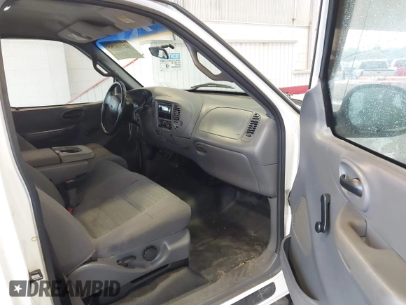 2002 Ford F-150 XL с VIN 1FTRF07232KA47835, выставлен на аукционе IAAI как лот 42718285 с пробегом 226 403 миль миль и . История ставок и продаж доступна на DreamBid. Изображение 5.