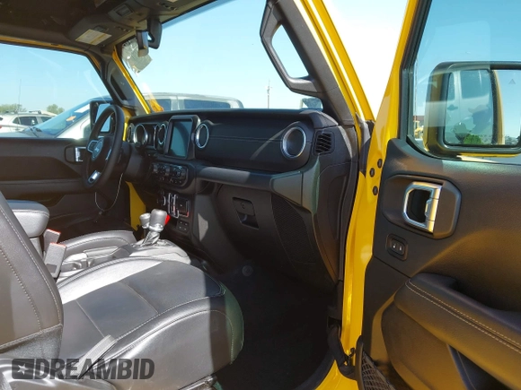 2018 Jeep Wrangler Unlimited Sahara z VIN 1C4HJXEN3JW306282, wystawiony jako IAAI lot #42302821 z przebiegiem 70 204 mil mil oraz . Historia ofert i sprzedaży dostępna na DreamBid. Obrazek 5.