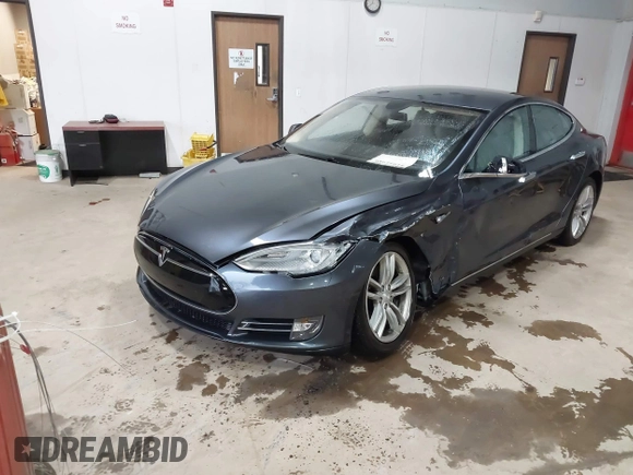2014 Tesla Model S 60 with VIN 5YJSA1H16EFP52853, listed as a IAAI auction lot 41941989 with 132,038 mi miles and . Bid and sale history available at DreamBid. Image 19.