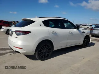 2022 Maserati Levante GT with VIN ZN661XUA1NX400259, listed as a Copart auction lot 42531984 with 26,229 mi miles. Bid and sale history available at carsss.com. Image 3.