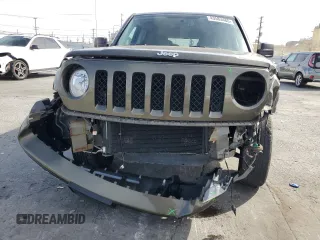 2016 Jeep Patriot Latitude with VIN 1C4NJRFB3GD586468, listed as a Copart auction lot 43583485 with 82,164 mi miles and Salvage Title. Bid and sale history available at carsss.com. Image 5.