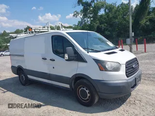 2017 Ford Transit z VIN 1FTYR1YM8HKA85286, wystawiony jako IAAI lot #42449147 z przebiegiem 230 391 mil mil oraz . Historia ofert i sprzedaży dostępna na DreamBid. Obrazek 1.