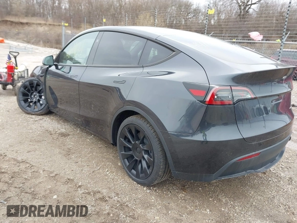 2025 Tesla Model Y Long Range with VIN 7SAYGDEEXSF266143, listed as a IAAI auction lot 41905813 with 776 mi miles and . Bid and sale history available at carsss.com. Image 3.