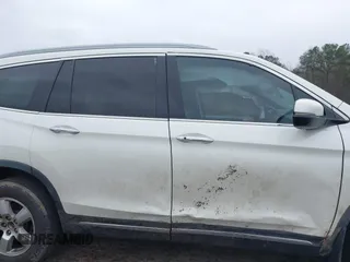 2019 Honda Pilot Touring 7-Passenger with VIN 5FNYF6H65KB035053, listed as a IAAI auction lot 41708503 with 105,710 mi miles. Bid and sale history available at carsss.com. Image 13.