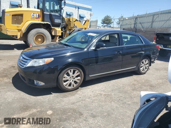 2012 Toyota Avalon z VIN 4T1BK3DB4CU444121, wystawiony jako Copart lot #54421985 z przebiegiem 108 838 mil mil oraz Szkoda całkowita • Salvage title. Historia ofert i sprzedaży dostępna na DreamBid. Obrazek 1.