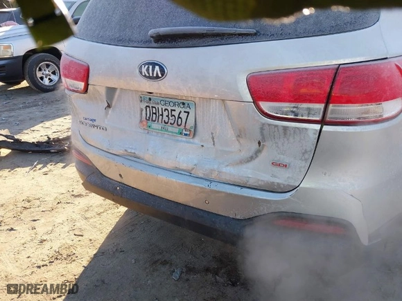 2016 Kia Sorento LX with VIN 5XYPG4A3XGG103330, listed as a IAAI auction lot 41396280 with 181,895 mi miles. Bid and sale history available at carsss.com. Image 6.