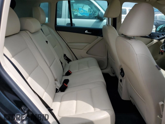 2016 Volkswagen Tiguan R-Line with VIN WVGAV7AX1GW514727, listed as a Copart auction lot 65925595 with 87,012 mi miles and Clean title. Bid and sale history available at DreamBid. Image 10.