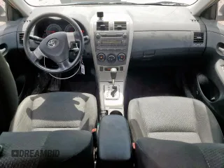2010 Toyota Corolla z VIN 2T1BU4EE2AC497519, wystawiony jako Copart lot #64614915 z przebiegiem 183 890 mil mil oraz Szkoda całkowita • Salvage title. Historia ofert i sprzedaży dostępna na DreamBid. Obrazek 8.