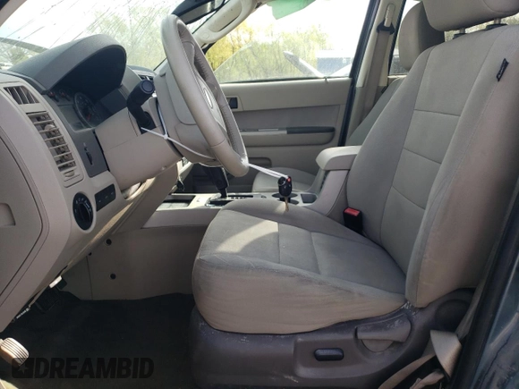 2012 Ford Escape XLT z VIN 1FMCU0D71CKA38530, wystawiony jako Copart lot #54211035 z przebiegiem 136 193 mil mil oraz Szkoda całkowita • Salvage title. Historia ofert i sprzedaży dostępna na DreamBid. Obrazek 7.