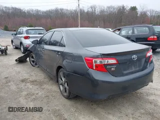 2014 Toyota Camry L with VIN 4T1BF1FK1EU352652, listed as a IAAI auction lot 41918072 with 1 mi miles. Bid and sale history available at carsss.com. Image 3.