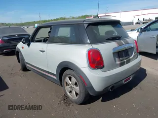 2015 MINI Hardtop с VIN WMWXM5C51F3A57788, выставлен на аукционе IAAI как лот 42103399 с пробегом 150 000 миль миль и . История ставок и продаж доступна на DreamBid. Изображение 3.