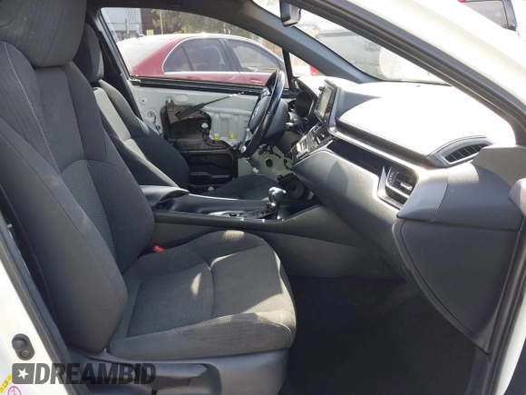 2018 Toyota C-HR XLE z VIN NMTKHMBX4JR049041, wystawiony jako IAAI lot #42038397 z przebiegiem 74 930 mil mil oraz . Historia ofert i sprzedaży dostępna na DreamBid. Obrazek 5.