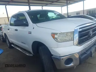 2011 Toyota Tundra z VIN 5TFDY5F13BX187445, wystawiony jako IAAI lot #42047456 z przebiegiem 238 391 mil mil oraz . Historia ofert i sprzedaży dostępna na DreamBid. Obrazek 1.