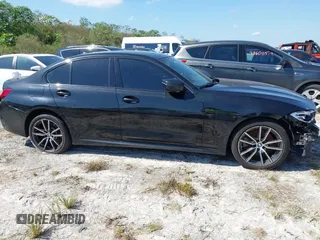 2019 BMW 3 Series 330i xDrive with VIN WBA5R7C51KFH25487, listed as a IAAI auction lot 40605403 with 1 mi miles. Bid and sale history available at carsss.com. Image 13.