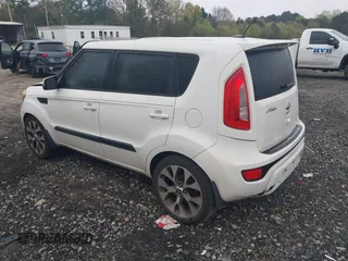 2013 Kia Soul ! with VIN KNDJT2A64D7570378, listed as a IAAI auction lot 41955532 with 214,564 mi miles. Bid and sale history available at carsss.com. Image 3.