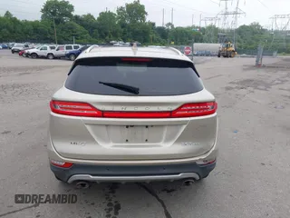 2017 Lincoln MKC Reserve z VIN 5LMCJ3D93HUL57805, wystawiony jako IAAI lot #42425633 z przebiegiem 40 010 mil mil oraz . Historia ofert i sprzedaży dostępna na DreamBid. Obrazek 16.