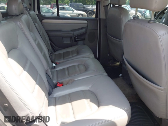 2004 Ford Explorer XLT z VIN 1FMZU73K04UA87586, wystawiony jako IAAI lot #42576434 z przebiegiem Nie podano mil oraz . Historia ofert i sprzedaży dostępna na DreamBid. Obrazek 8.