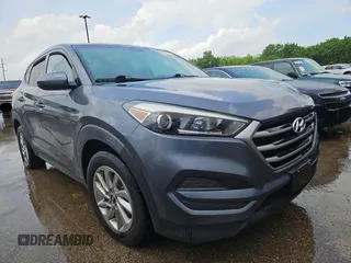 2017 Hyundai Tucson SE z VIN KM8J23A40HU261789, wystawiony jako Copart lot #60266195 z przebiegiem 127 782 mil mil oraz Czysty tytuł • Clean title. Historia ofert i sprzedaży dostępna na DreamBid. Obrazek 1.